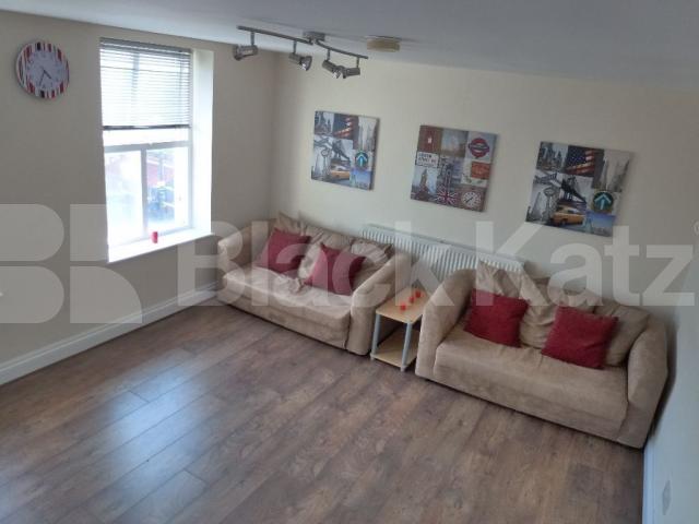 			Suitable for three shares , 2 Bedroom, 1 bath, 1 reception Flat			 Chapel Market, ANGEL